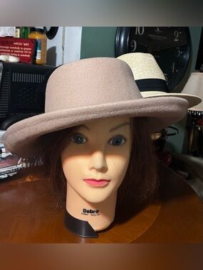Universal Thread tan wool hat-NWT
